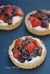 Beerentartelettes mit Vanilleschmand