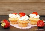 Mini Donut-Muffins mit Erdbeeren