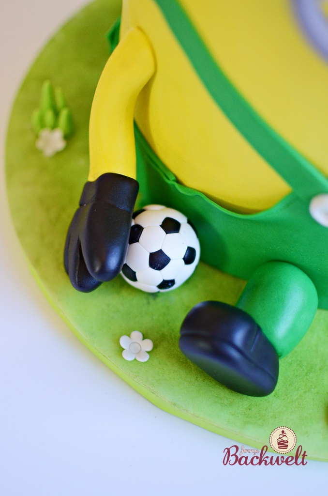 Fussball Minion Torte