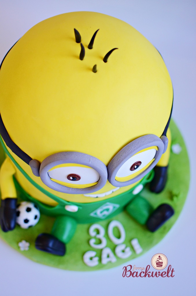 Fussball Minion Torte